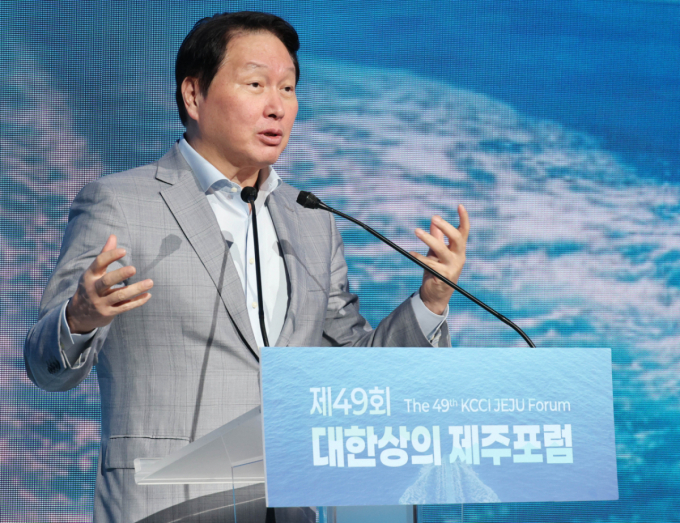 최태원 "AI 도입, 일하는 방식 새로 짜야"…조정식 "경제대도약위 설치"