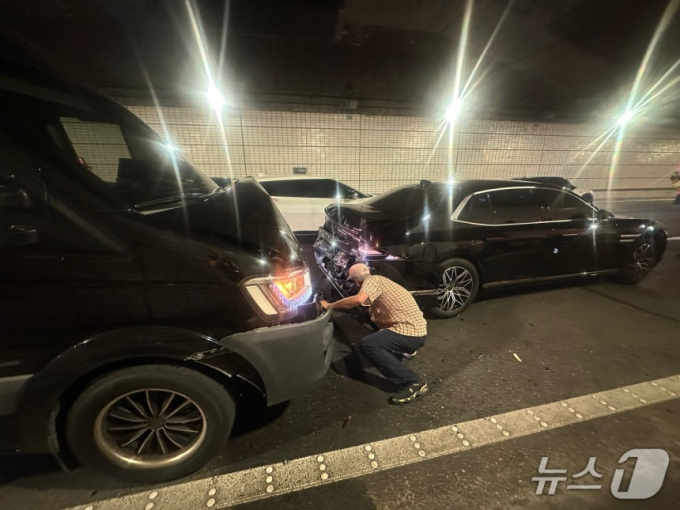 부산 센텀지하차도서 차량 3대 연쇄 충돌…11명 병원행