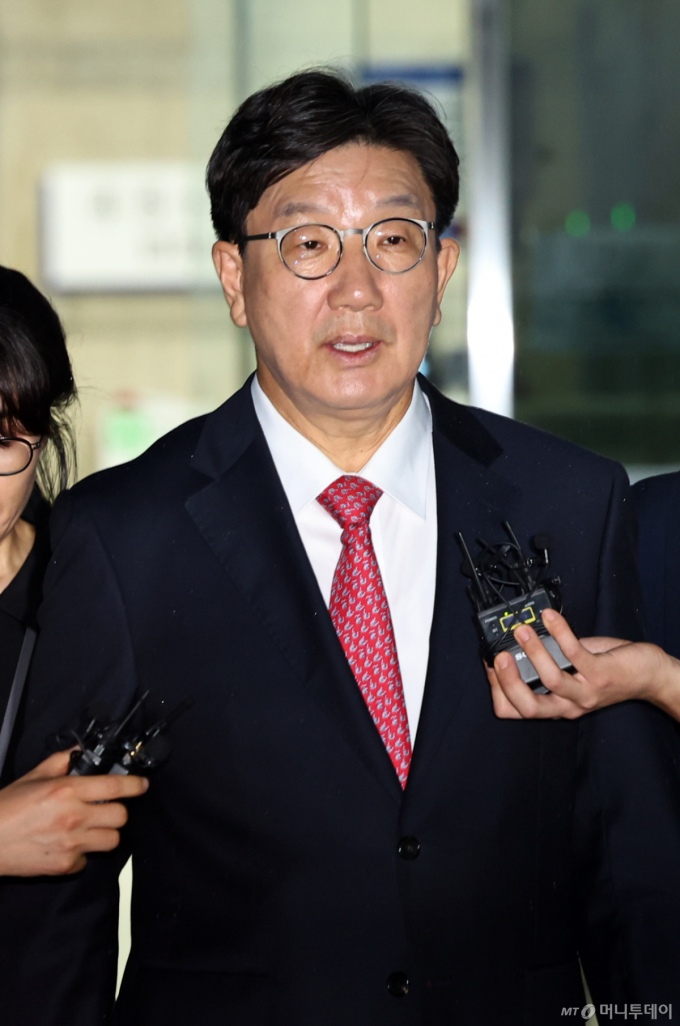 [속보] '통일교 1억 수수' 권성동 의원, 징역 2년 확정…의원직 상실