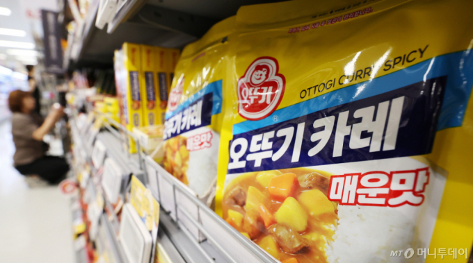 [단독]기후 위기에 가격 불안...오뚜기, 카레 원료 '강황' 국내 재배 검토