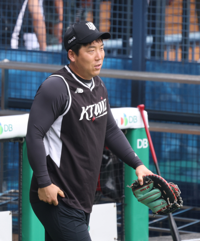 [포토] 김현수, 친정팀 향해 어슬렁
