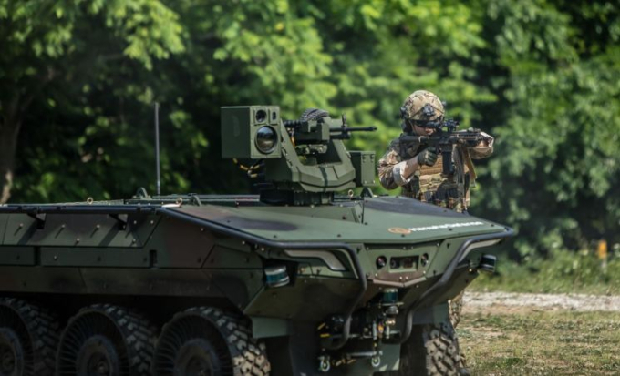 한화에어로 "전력화 일정 차질 없게"…국내 첫 UGV 전력화