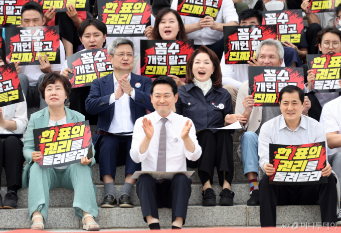 장동혁 "내일 제헌절 행사 참여 않겠다…올림픽공원으로 모이자"