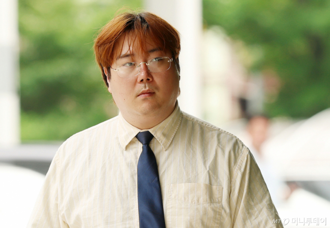 '강제추행 혐의' 작곡가 유재환 항소심서 벌금 500만원