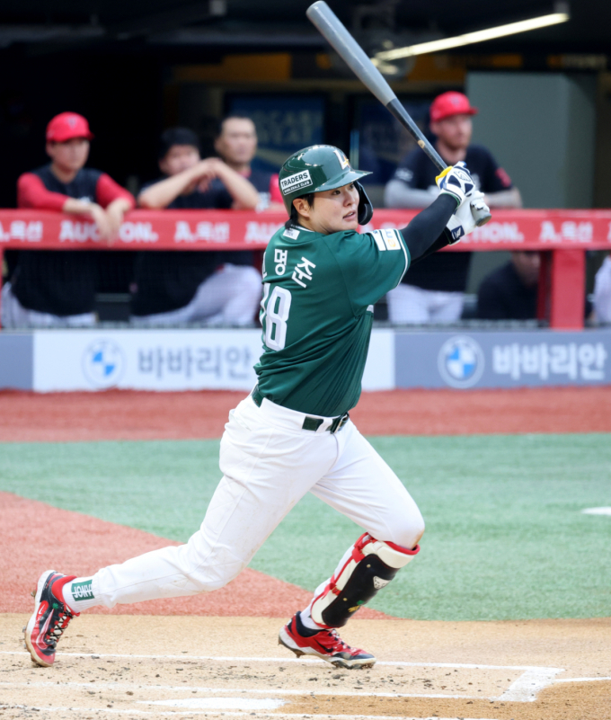 [포토]'1회말 2루타로 찬스잇는' 고명준