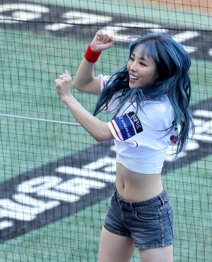 [포토] '오늘은 랜더스 치어리더' 퀸즈아이 원채