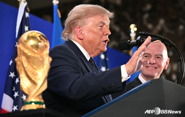 또 트럼프·FIFA에 팬들 분노! 이젠 '월드컵 우승 반지' 만들었다... "개당 2억원" 판매까지