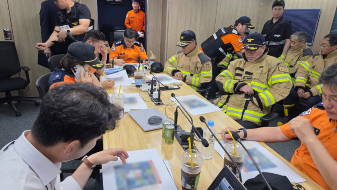 쿠팡 물류센터 화재 34시간째…고층부 진압에 고가사다리차 투입