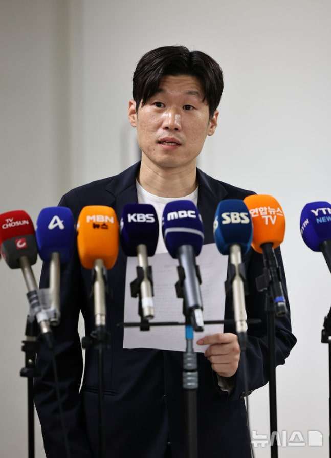 "뭘 안다고" 막말 맞받아친 박지성, 축구계 반발엔 "원상태 돌아갈 일 없다" 경고도