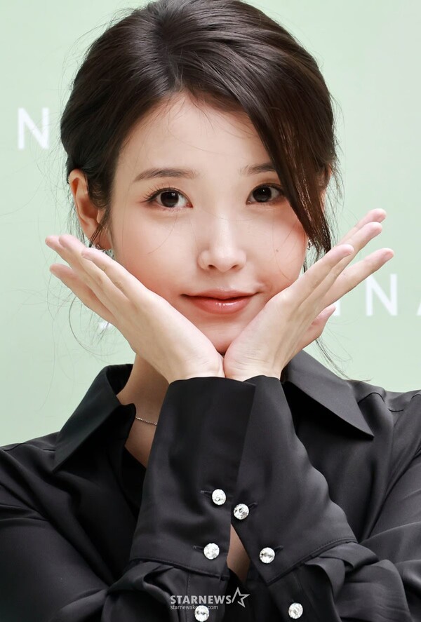 아이유, 이관개방증 악화로 콘서트·앨범 연기…"며칠 내내 증상"