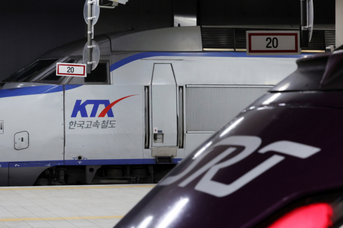 KTX 열차서 스피커폰 통화…시끄럽다 항의에 "X 같은 XX" 벌금형