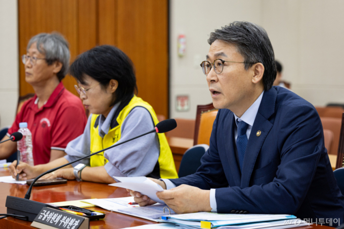 與 "홈플 사태 재발 방지, 사모펀드법 개정"....금융위 "필요성 공감"