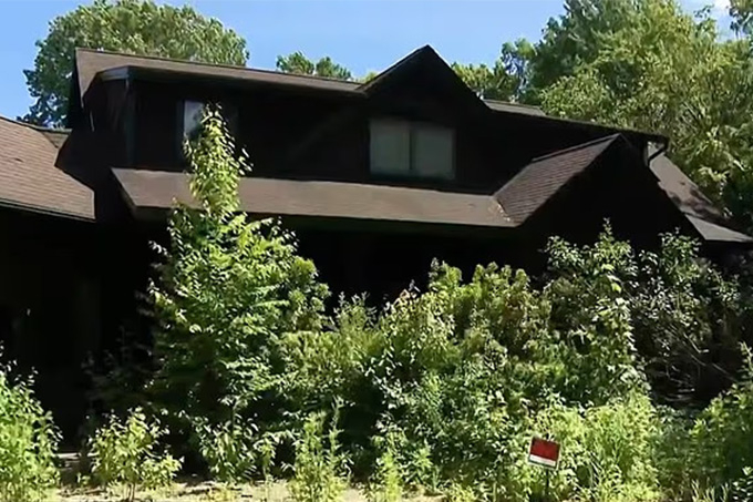 경매로 시세보다 4억 싸게 산 주택…집 안에서 시신 3구 나왔다