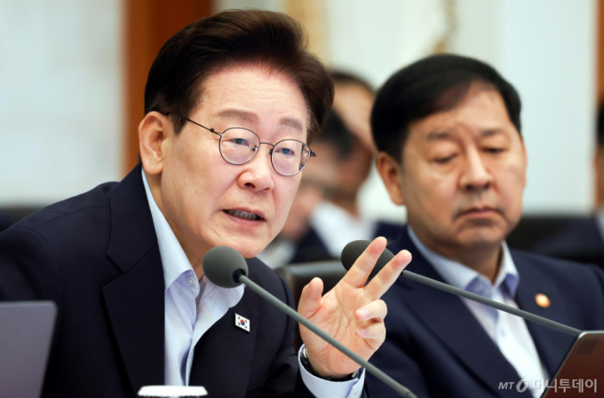 李 "오히려 강화해야 할 듯"…석유 최고가격제 연장 수순 밟을 듯