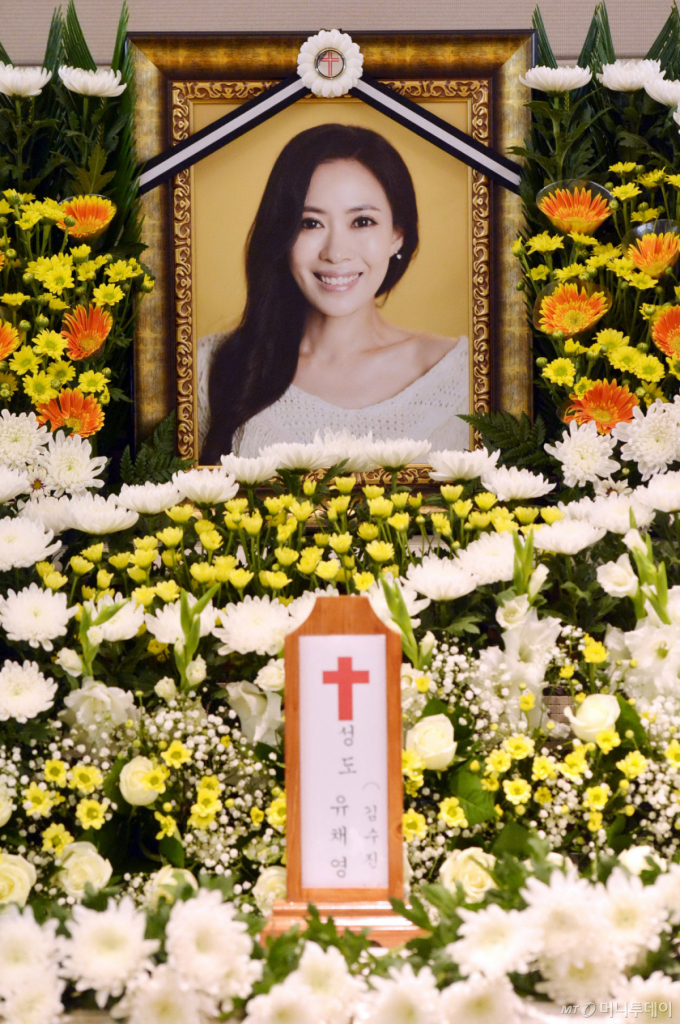 故 유채영 남편, 올해도 팬카페 편지 "예전처럼 슬프지 않아…내 걱정 말길"