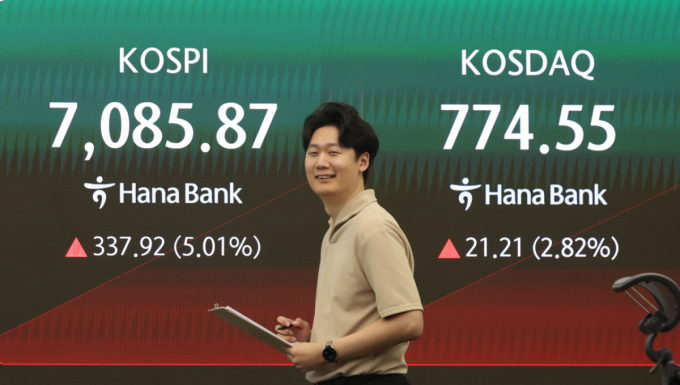 "폭탄 없다" 국민연금, 리밸런싱 속도 조절?...연기금, 5월 이후 최대 순매수