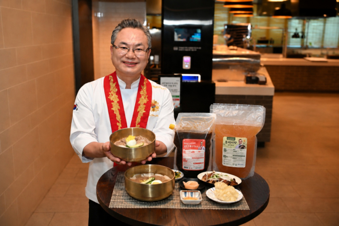 구내식당에서도 평냉 즐긴다…삼성웰스토리, 안유성 셰프와 협업