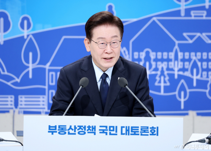 [속보]李대통령 "특정 수요 억제 위해 조세 활용, 예외적 상황…온당하냐 논쟁 있을 것"