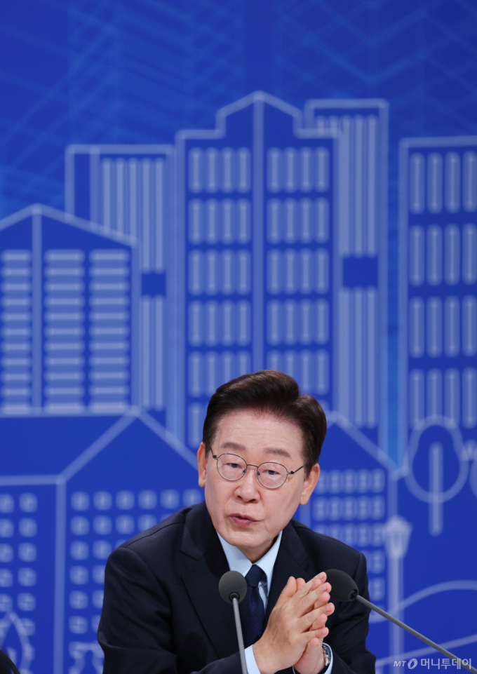 李대통령 "부동산 문제, 허심탄회하게 토론하면 합의 가능"
