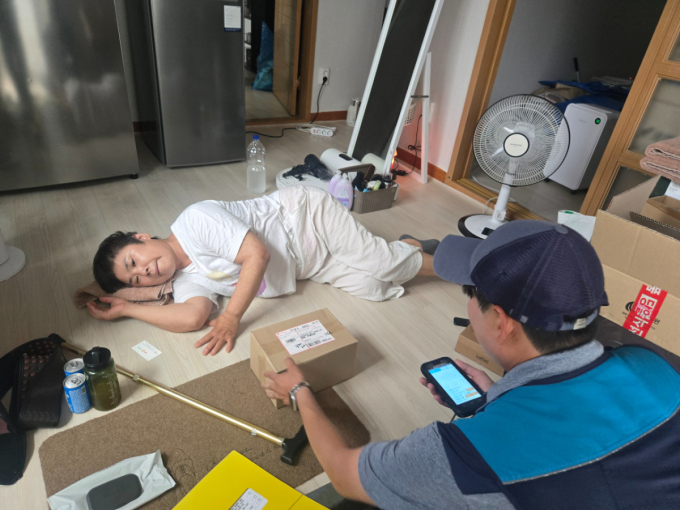 32℃·습도 76% 무더위에…70도 경사를 걸어올랐다[르포]
