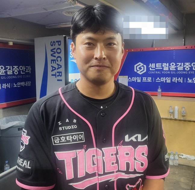 '경기 땐 KIA 선수→전격 한화 이적' 이형범 "떠나기 싫은 팀이었다" 끝까지 고향팀 애착 보였다