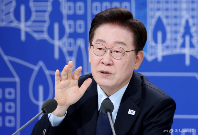 李 "3기 신도시 기간 절반 단축 검토"…헬기 타고 택지 직접 찾는다