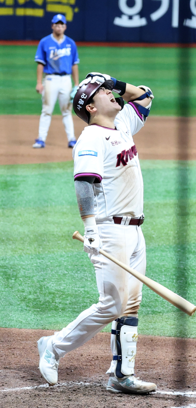 [포토]'9회말 풀카운트에서 볼넷' 김동현