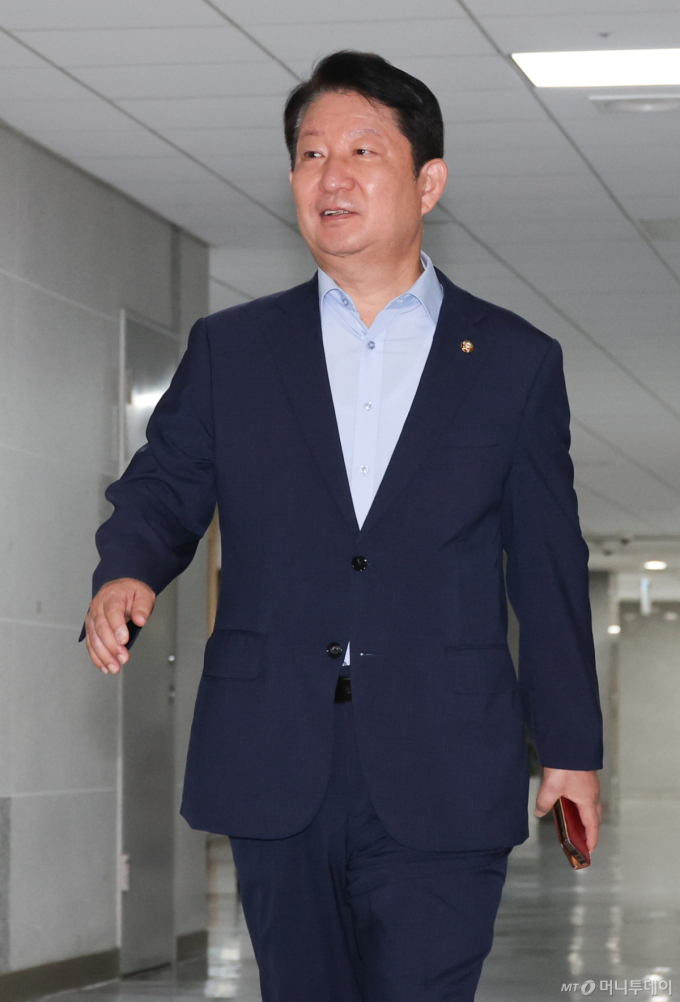 '물리력' 권영진에 당권파 "사과 의총 요구"…權 "무조건 제 잘못"