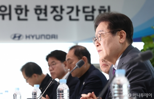 "전기차 공장서 한 공약인데"…세제 혜택 제외에 車 업계 '발끈'