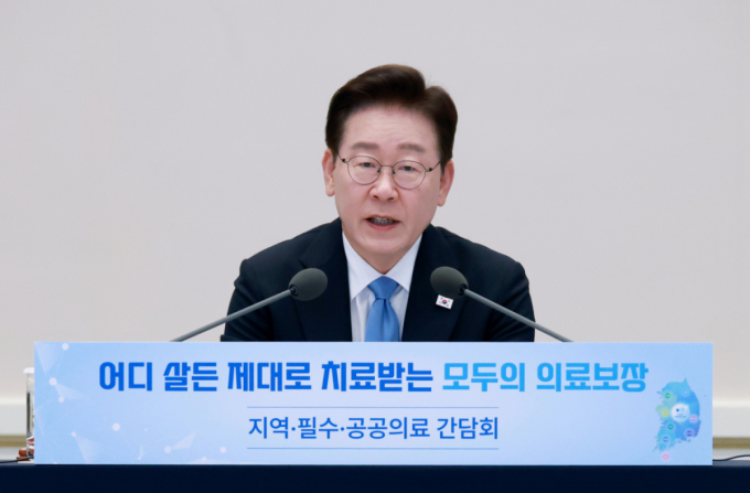 대통령도 언급한 '군의관·공보의 기피'…'복무 단축' 논의 속도 내나