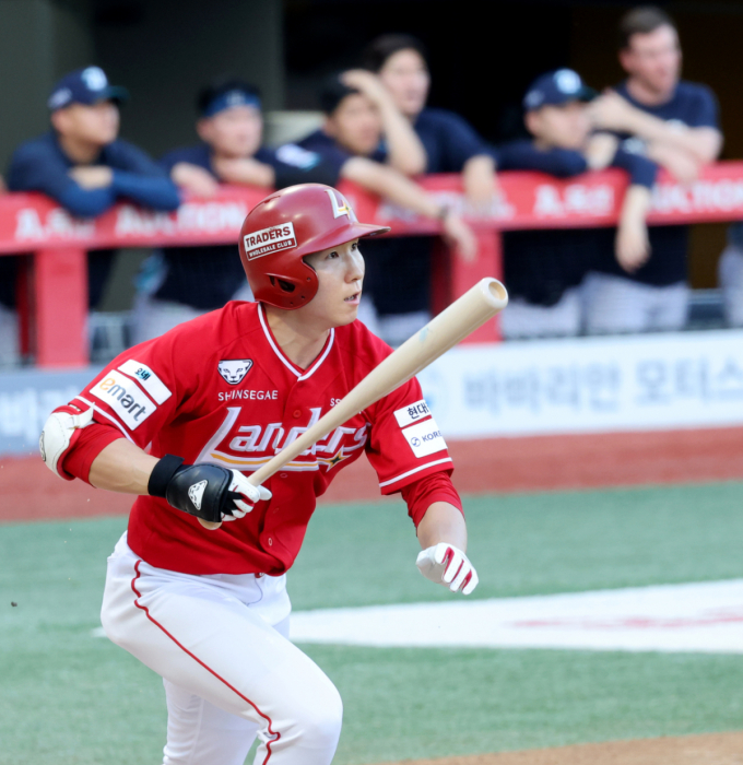 [포토]'구창모 상대' 2루타 박성한
