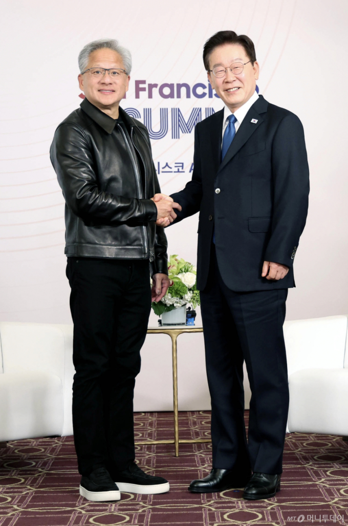 [속보]젠슨 황 "SK-엔비디아, 비즈니스 파트너십 발표…규모 5000억달러"