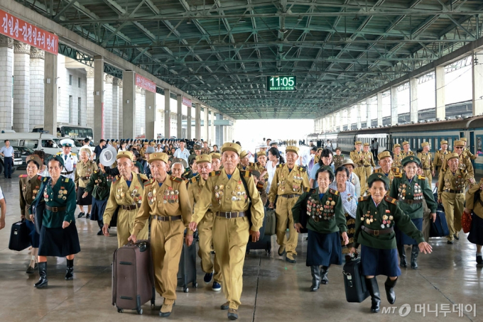 전승절 분위기 띄우는 北…평양 도착한 노병, 대규모 경축행사 열린다