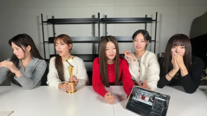 "저 정도면 차 깔고 지나갔다"…금 '쫙쫙' 리센느 태블릿 재조명[IT썰]