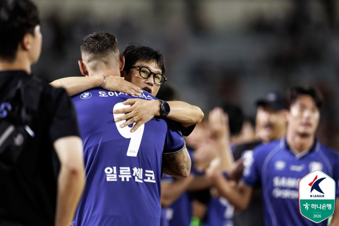 '이정효호' 수원, 최대 숙원 '다이렉트 승격' 흐름 탔다... '우승 후보' 2연속 격파→어느새 선두와 '승점 동률'