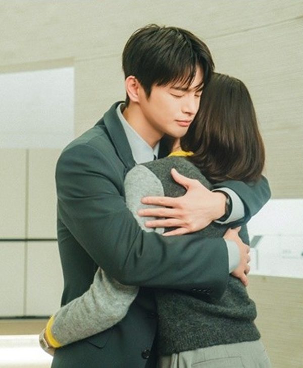 '내일도 출근!' 서인국♥박지현, 공개 연애 다음은 결혼?