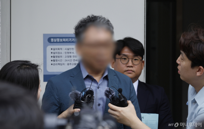성범죄 가능성 알고도...'장윤기 사건' 지휘 형사과장, 피의자 조사