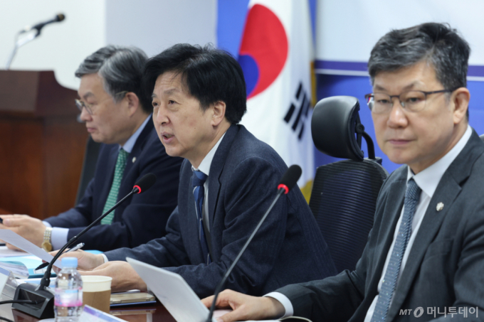 與 "단일종목 레버리지, 추가 대책 보류...상품성 낮추는 방향으로"