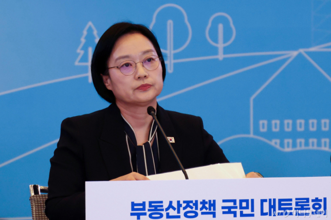 "청약 통장 만점에도 탈락"…한성숙 "부모 찬스 없는 주거정책 구축 중"