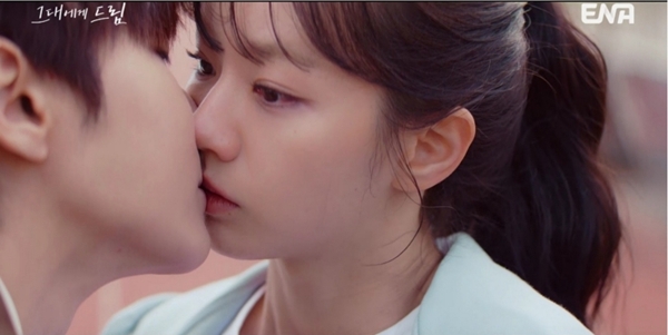 '그대에게 드림' 황인엽, 이혜리에 입맞춤 후 "멈출게" 고백...제동 걸린 로맨스 [종합]