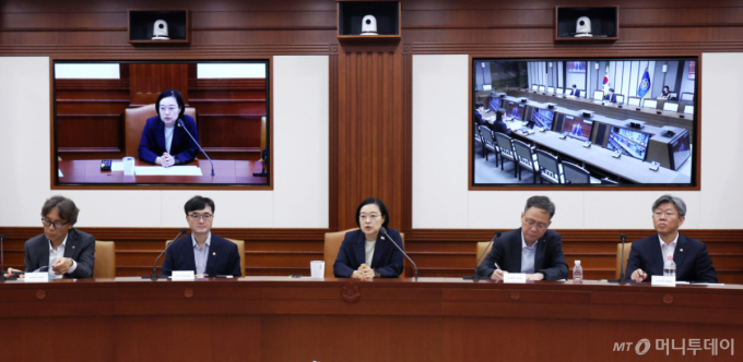 한성숙 "위기대응 상시 점검…비상경제점검회의 마감, 부총리가 책임"