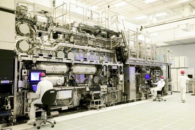 中 국영기업 DUV 노광장비 자체생산…ASML 'EUV 철옹성' 균열 내나