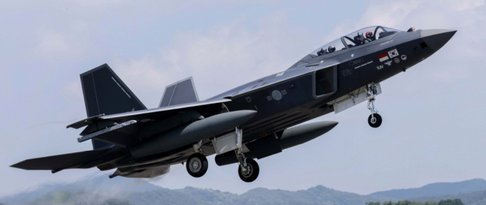 KF-21, 10여년 만에 체계개발 종결…"미래 향한 위대한 비상"