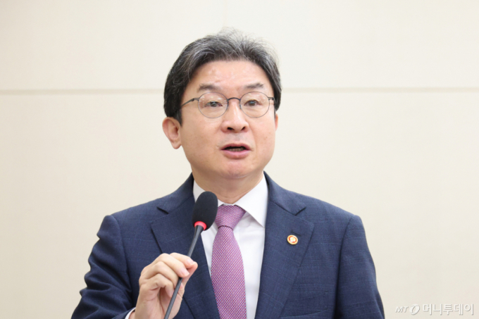 "부동산과 금융의 절연" 이억원에…野 "대출받아 집사는게 나쁜가"