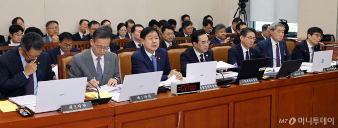 구윤철 "레버리지 ETF, 꼼꼼히 못 챙겨 송구…가상자산 과세 예정대로"
