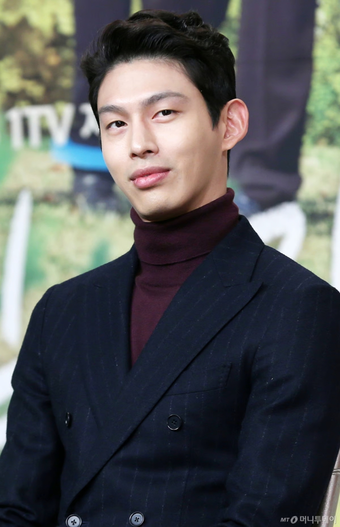 최정원, 연인 흉기 협박 기소유예…"겸손한 한 사람으로 살아가려 한다"