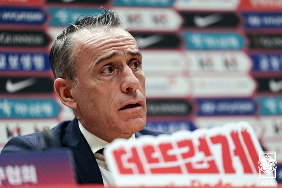 '이런 적 단 한 번도 없었다'... '6경기 파리목숨' 韓 대표팀 감독 공개 채용, 도대체 누가 지원할까
