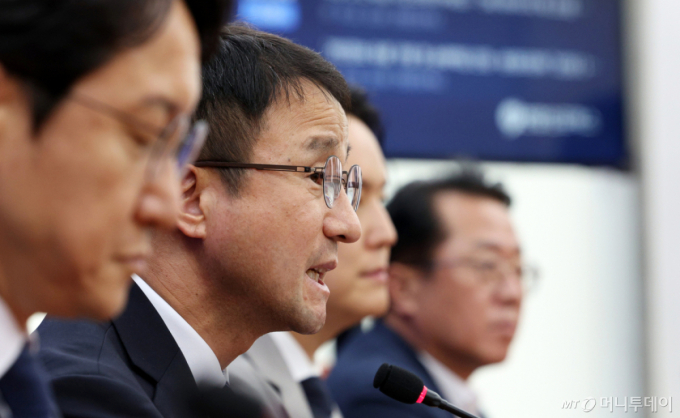 與, 청와대 특별감찰관 부활 예고…최길수 변호사 추천