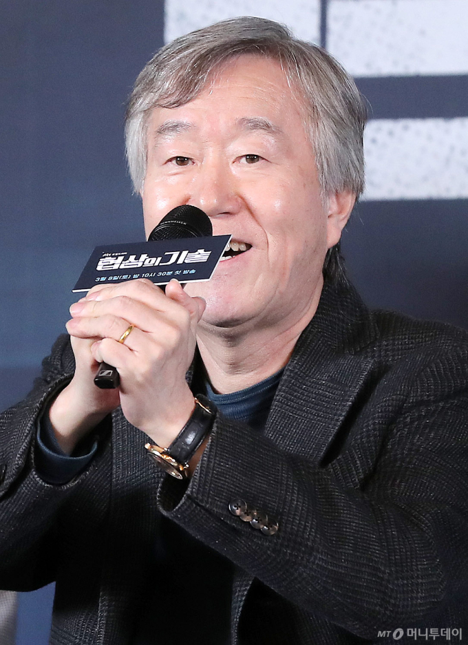 '하얀거탑' '밀회' 안판석 감독, 뇌출혈로 입원…"현재 회복 중"