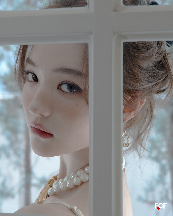 미야오 엘라, 팬 참여 화보에 담긴 무결점 미모